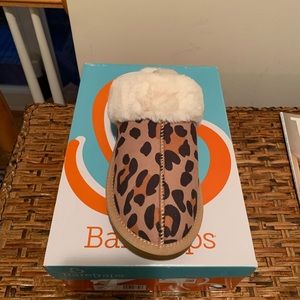 Baretraps Teegan Leopard House shoes size 8.